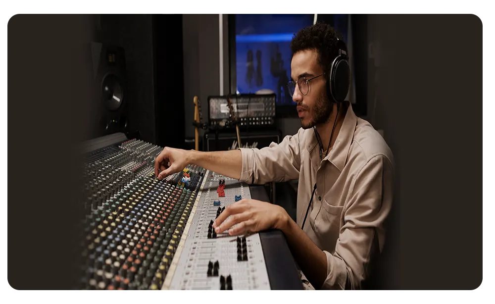 How Much Does It Cost to Rent a Podcast Studio in Dubai in 2025? 1 cost-rent-podcast-studio-dubai1